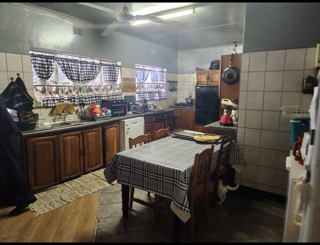 7 BEDROOM HOUSE FOR SALE IN OOS EINDE
